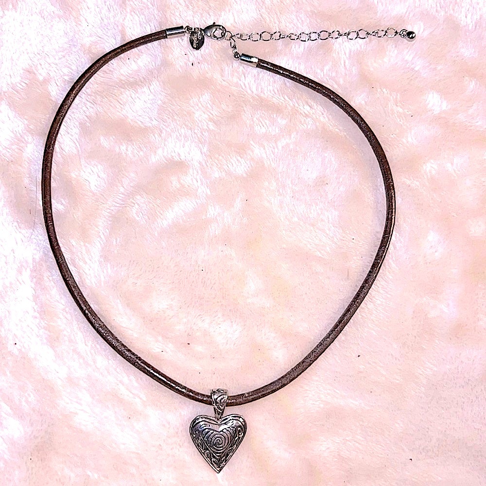 LIA SOPHIA 🩶 2-SIDE ETCHED SILVER HEART PENDANT ON ADJUST BROWN LEATHER CHAIN